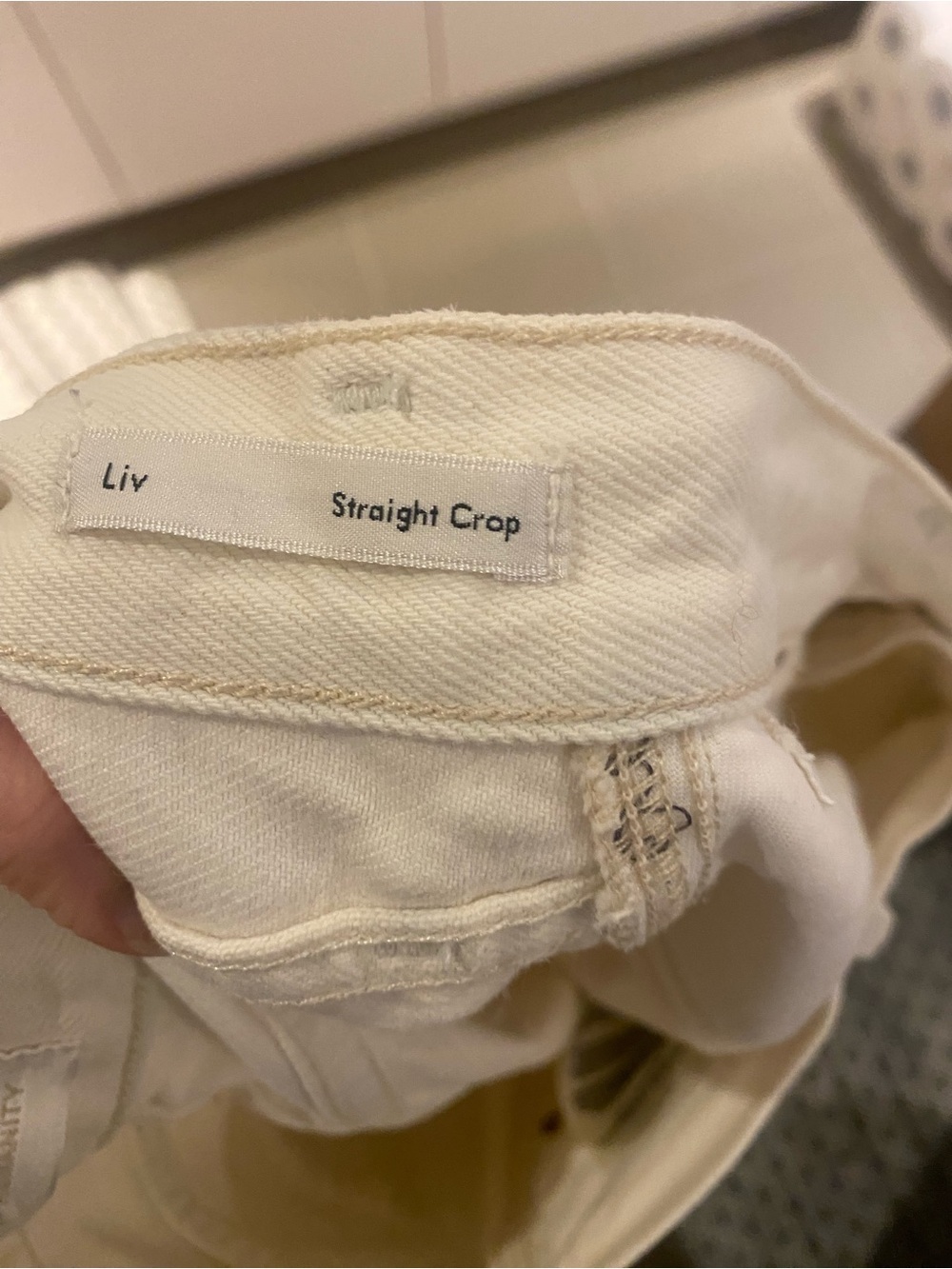 Citizens of humanity aritzia collaboration. White straight crop at ankle.Size 24 - Picture 9 of 10